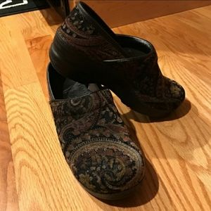 Paisley Danskos